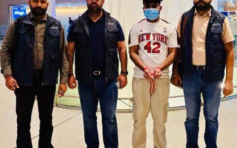 6 महीने की तलाश के बाद पंजाब पुलिस के हत्थे चढ़ा गैंगस्टर जोबन बिल्ला, इंडोनेशिया से डिपोर्ट कर अमृतसर लाया गया