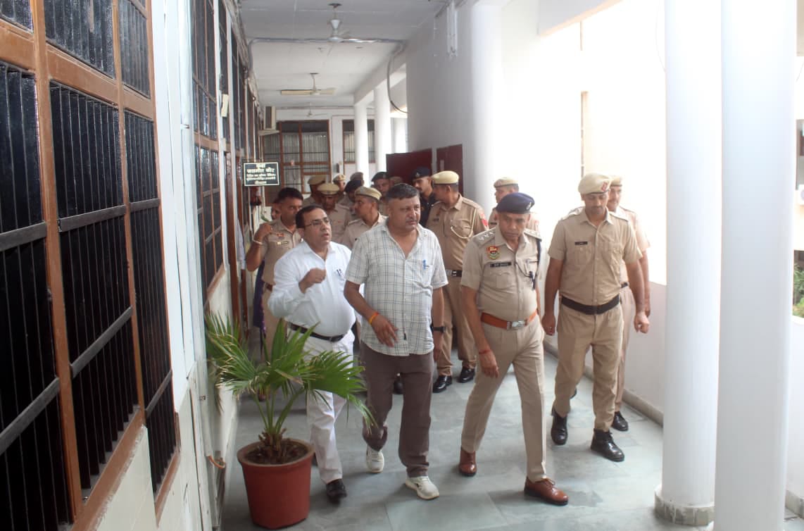 कैथल न्यायिक परिसर में पुलिस की मॉक ड्रिल, डॉग स्क्वाड के साथ सुरक्षा व्यवस्था की जांच