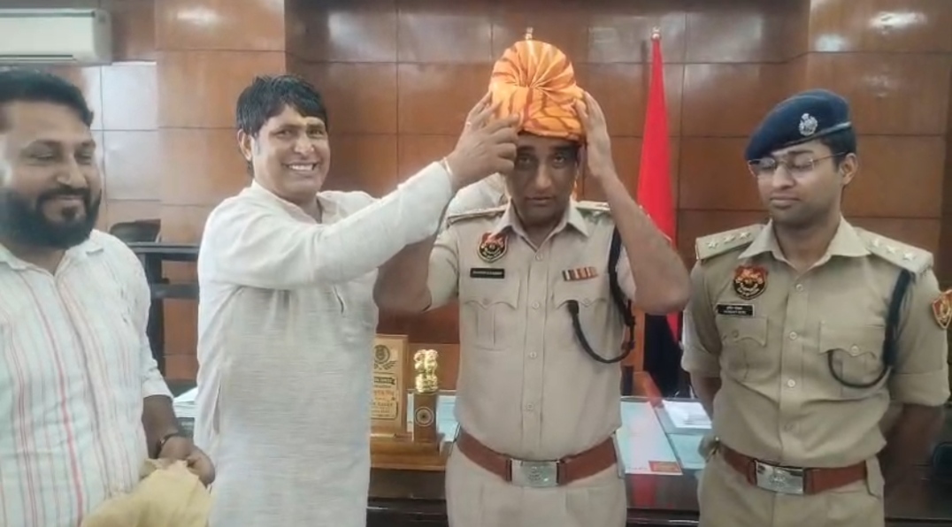 72 घंटे में चोरी का खुलासा: नंगला आर पार ग्राम पंचायत ने एसपी भूपेंद्र सिंह को किया सम्मानित