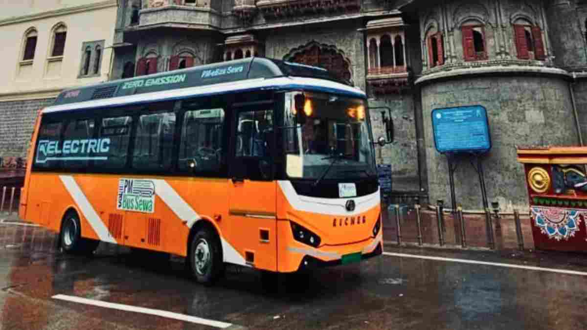 इंदौर में दौड़ने लगीं पीएम ई-बसें: 10 इलेक्ट्रिक बसों से ट्रायल शुरू; 150 बसों से बदलेगी शहर की पब्लिक ट्रांसपोर्ट व्यवस्था
