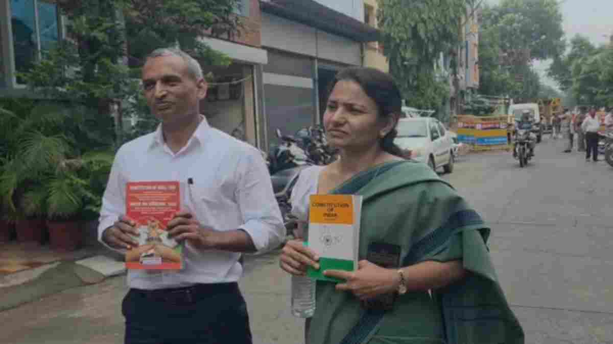 पुलिस का बड़ा फेलियर! चलते-चलते मंत्री कैलाश विजयवर्गीय के घर तक पहुंच गए प्रदर्शनकारी पति पत्नी , पुलिस को भनक तक नहीं लगी, मीडिया पर उतरा गुस्सा 