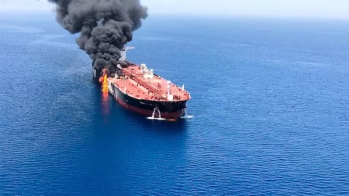 होर्मुज स्ट्रेट में LPG टैंकर पर ईरान का मिसाइल हमलाः 28 भारतीय थे सवार, भारत घटना की पुष्टि की, इधर ब्लैक सी में रूसी हमले में भारतीय की मौत