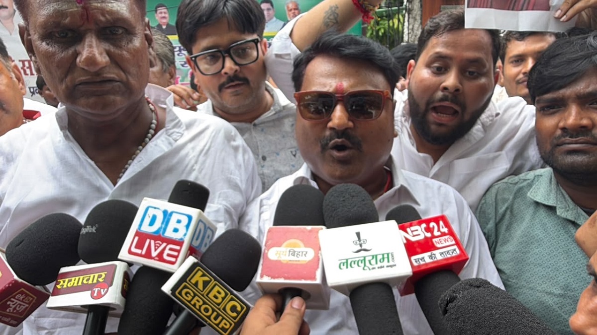 JDU कार्यालय के बाहर कार्यकर्ताओं का प्रदर्शन, छोटू सिंह की वापस पार्टी में लाने की मांग