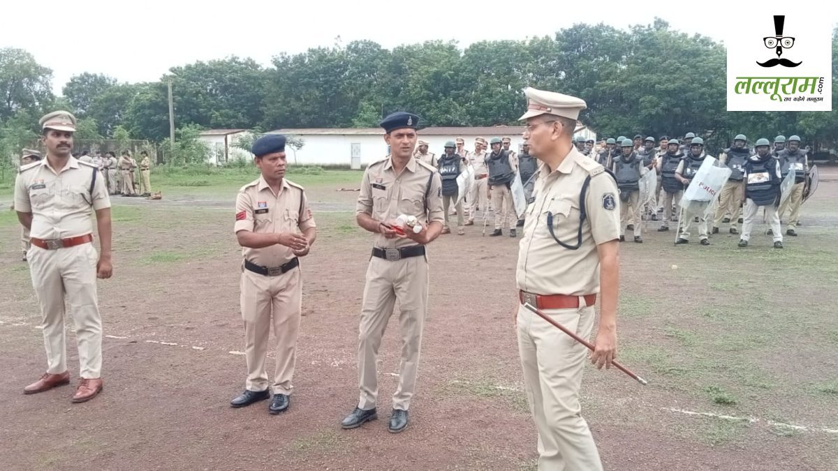 मॉक ड्रिल : बलवा जैसी आपात स्थिति से निपटने पुलिस ने किया अभ्यास, कानून व्यवस्था बनाए रखने जवानों को दिए गए निर्देश