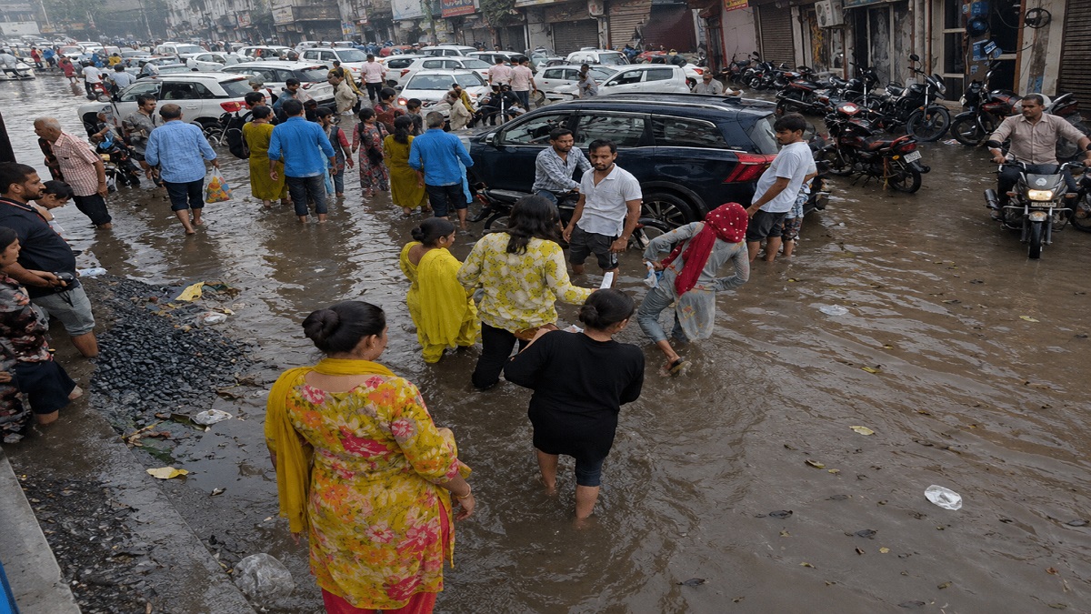 हरियाणा के 7 जिलों में झमाझम बारिश, मौसम विभाग ने 5 जिलों में जारी किया यलो अलर्ट