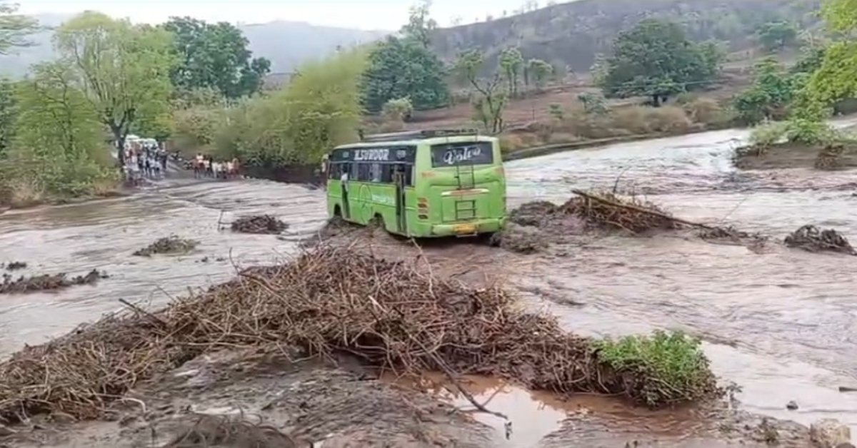 EXCLUSIVE: MP में ‘हैवी रेन’ के अलर्ट के बीच मौत का लाइव वीडियो! यात्रियों से भरी बस को उफनती नदी में उतारा, देखें VIDEO