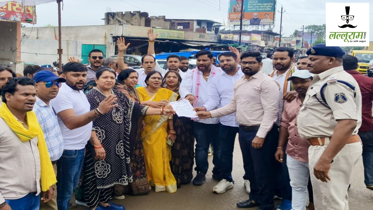 पेपर लीक मुद्दे पर कांग्रेस ने किया विरोध प्रदर्शन, शिक्षा मंत्री धर्मेंद्र प्रधान का मांगा इस्तिफा