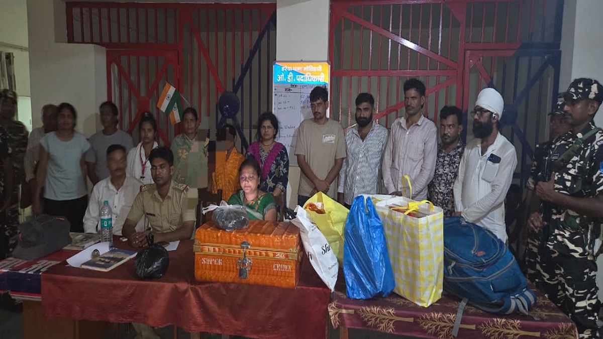 पैसे और सामान के लालच में सौतेली मां करा रही थी नाबालिग बेटी की अधेड़ से शादी, दूल्हा समेत 4 गिरफ्तार