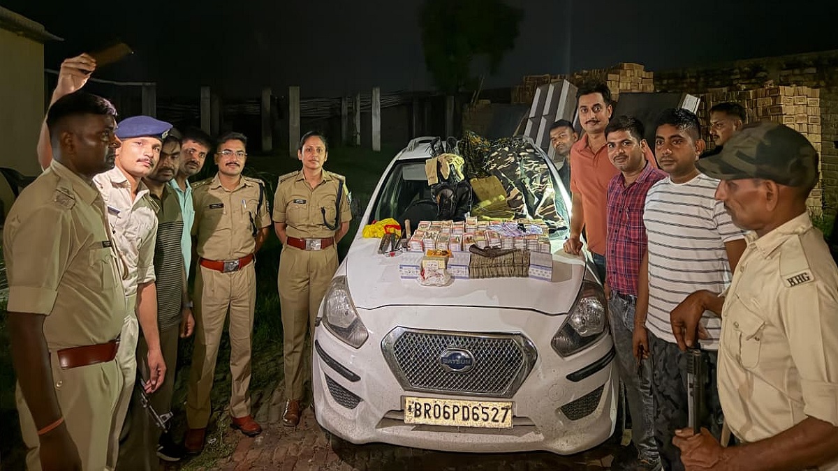 मोतिहारी में ठग गिरोह का भंडाफोड़: करोड़ों के फेक नोट के साथ 4 गिरफ्तार, हथियार और सोना भी बरामद