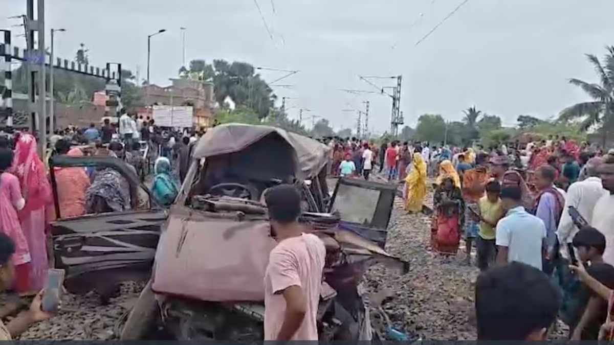 पश्चिम बंगाल में बड़ा हादसाः मुर्शिदाबाद में ट्रेन से टकराई स्कूल वैन, 2 बच्चों समेत 3 की मौत