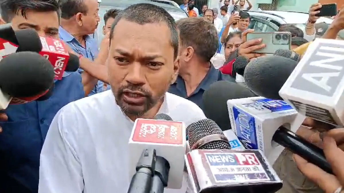 निशांत कुमार ने LNJP अस्पताल का किया औचक निरीक्षण, इलाज कराने आए मरीजों से लिया फीडबैक