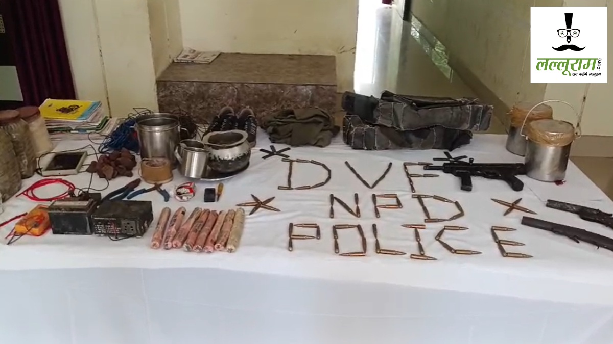 छत्तीसगढ़-ओडिशा बॉर्डर पर मिला हथियारों का जखीरा, नक्सल डंप से AK-47, 2 IED समेत कई विस्फोटक बरामद