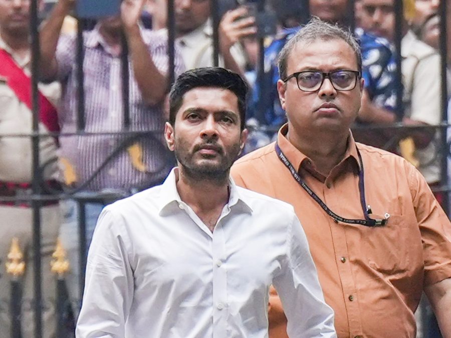 हेल्थ कैंप में इलाज के नाम पर काट दिया महिला का पैर ! TMC सांसद अभिषेक बनर्जी पर FIR