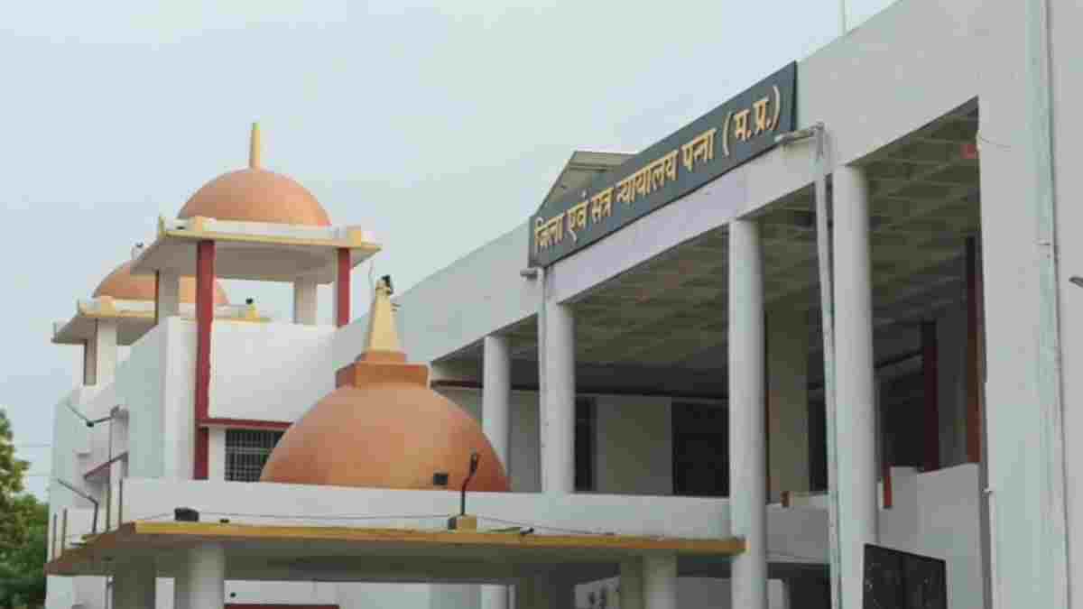 महिला मजदूर से ठेकेदार ने किया दुष्कर्म, काम के बहाने स्टोर रूम बुलाकर की दरिंदगी, कोर्ट ने सुनाई 10 साल की सजा