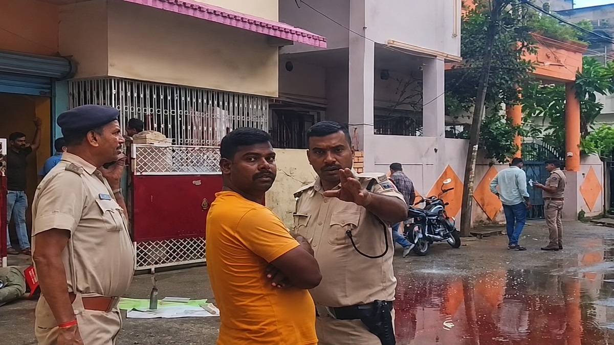 पटना में मर्डर करने आए युवक की छत से गिरकर मौत, दूसरा युवक गोली लगने से घायल