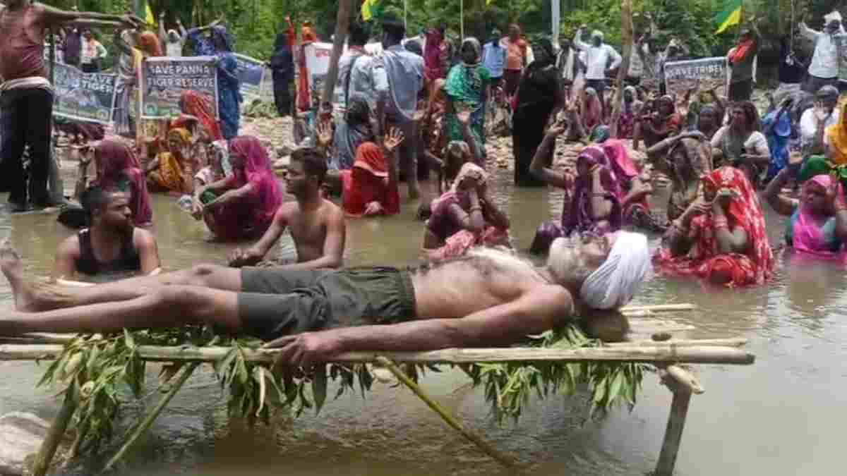 छतरपुर में केन‑बेतवा प्रभावितों का आमरण अनशन, भोपाल में सियासत की जुबानी जंग