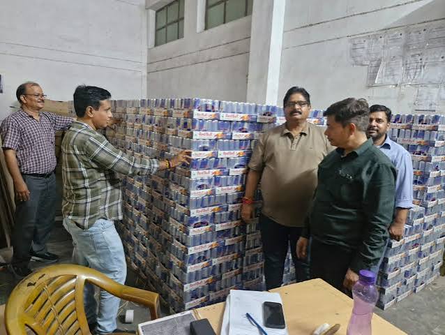 जयपुर में बड़ी कार्रवाई: ‘रेड बुल एनर्जी’ के 53 हजार से ज्यादा कैन जब्त, भ्रामक दावों की जांच शुरू