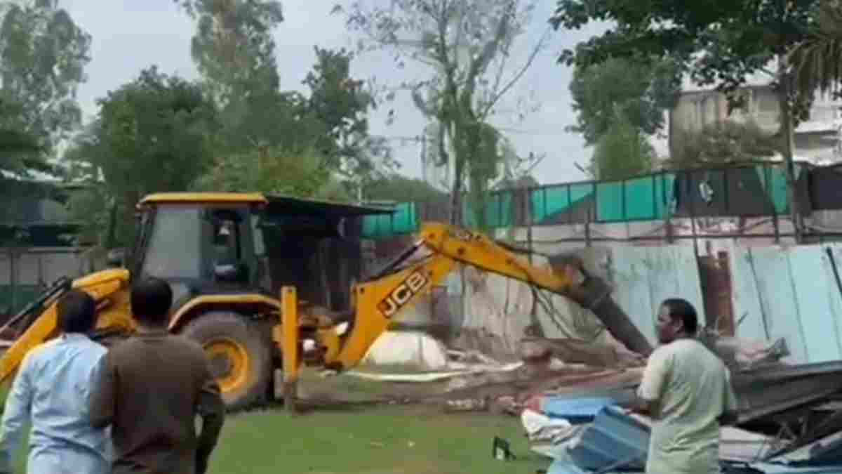250 करोड़ की सरकारी जमीन पर चला बुलडोजर, अवैध कब्जों पर प्रशासन की बड़ी कार्रवाई