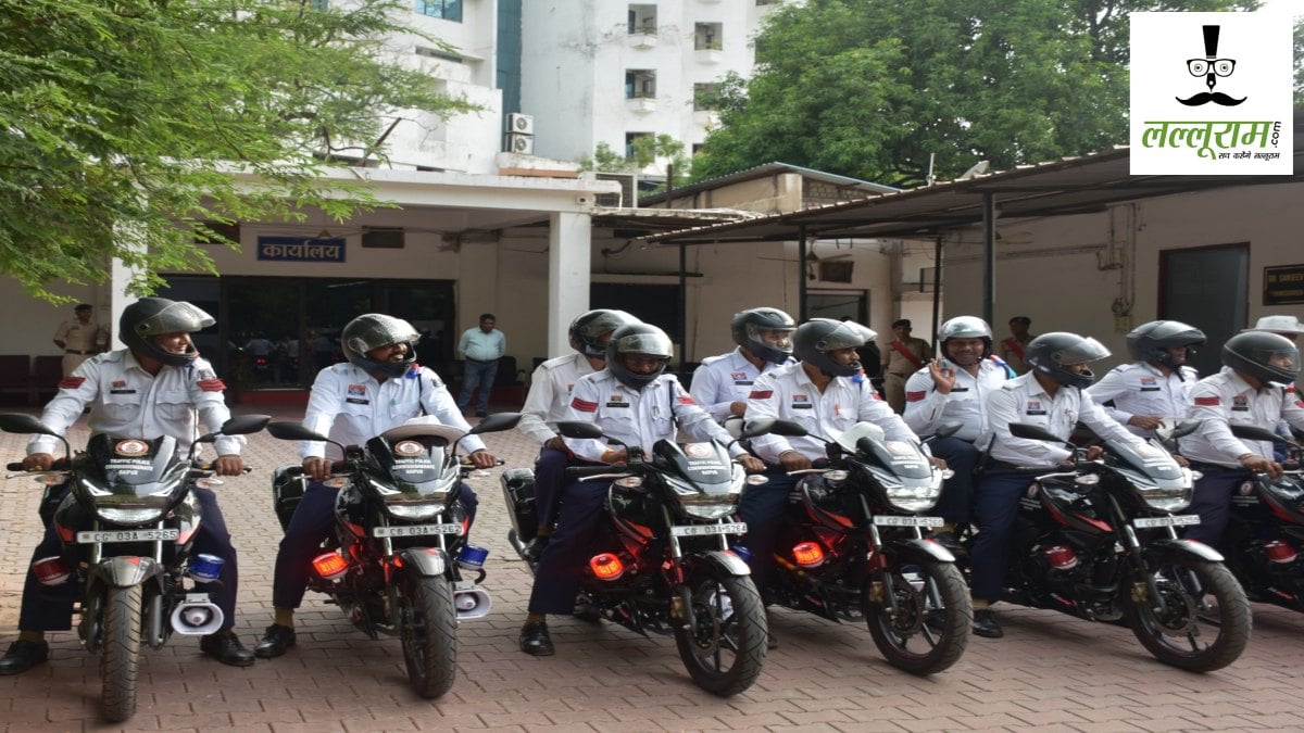 Raipur News : राजधानी में जाम क्लियर कराने तुरंत पहुंचेगी QRT, ट्रैफिक पुलिस को मिली 10 नई तेज रफ्तार बाइक्स