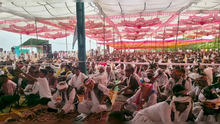 Bhil Pradesh Demand: मानगढ़ धाम में 10 आदिवासियों का शक्ति प्रदर्शन, कहा- भील प्रदेश बनवाकर ही मानेंगे