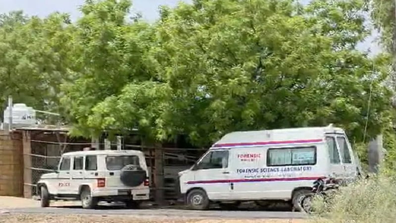 Barmer Drugs Factory: बाड़मेर बॉर्डर के पास छत पर चल रही थी ड्रग्स फैक्ट्री, 1 करोड़ का माल जब्त