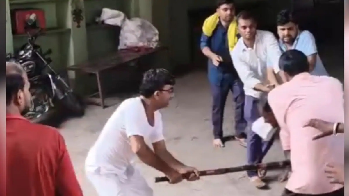 Bijasan Mata Temple: बूंदी के बिजासन माता मंदिर में श्रद्धालुओं से मारपीट, वायरल वीडियो की जांच में जुटी पुलिस