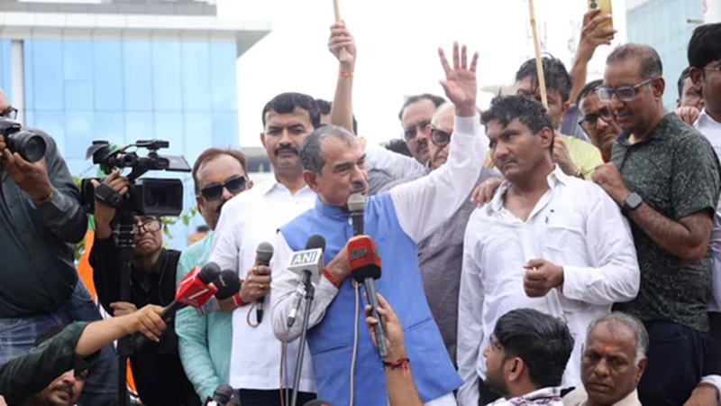Jaipur BJP Protest: राहुल गांधी के धरने के विरोध में जयपुर में बीजेपी का प्रदर्शन, मदन राठौड़ बोले- विदेश से हुई फंडिंग