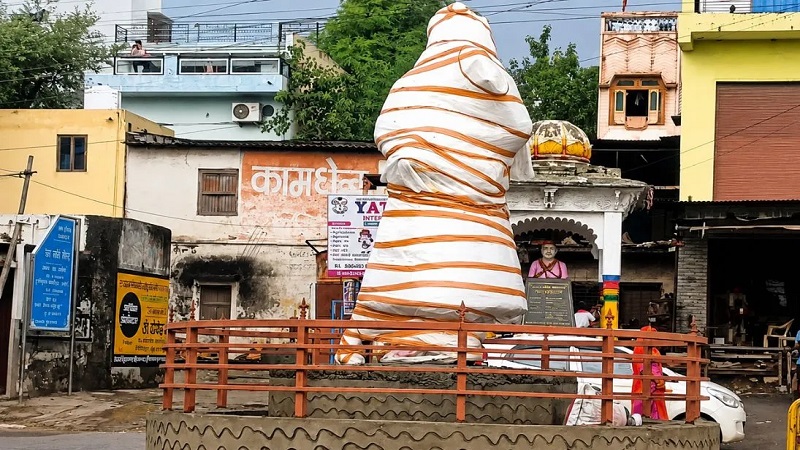 Maharana Raj Singh Statue: रातोंरात लगी प्रतिमा से फिर गरमाई राजसमंद की सियासत, अनुमति पर उठे सवाल