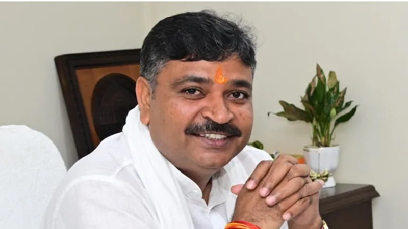 Dharmendra Pradhan के इस्तीफे के बाद जूली ने पीएम मोदी से की ये मांग
