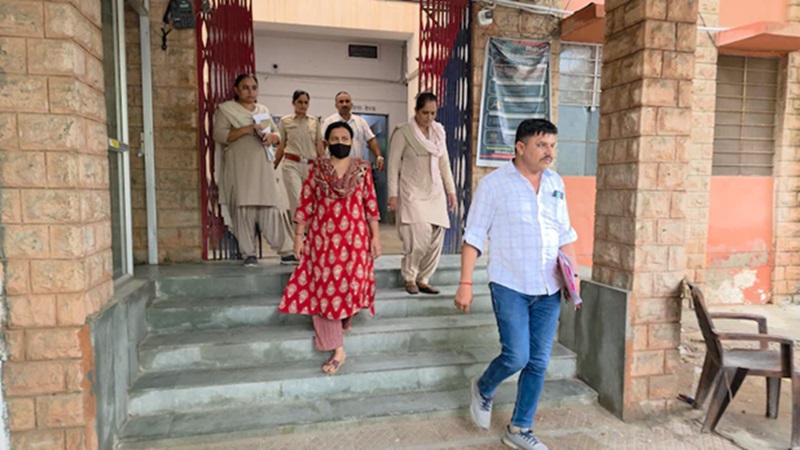 डॉक्टर ब्लैकमेलकांड में नया ट्विस्ट, नर्स ने लगाया 100 से अधिक महिलाओं के साथ रेप का आरोप