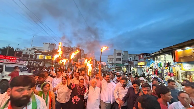 Beawar Rally में बड़ा हादसा, बाल-बाल बचे कांग्रेस नेता