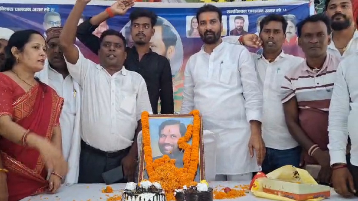रोहतास में धूमधाम से मनी रामविलास पासवान की 80वीं जयंती, आदर्शों पर चलने का लिया संकल्प