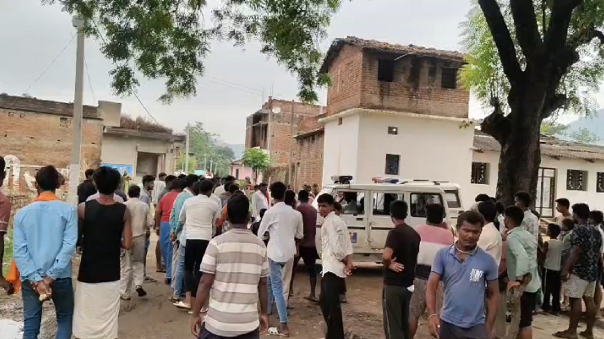 हादसा या हत्या? सीमेंट फैक्ट्री से लौट रहे मजदूर की लाश मिलने से मचा हड़कंप, जांच में जुटी पुलिस