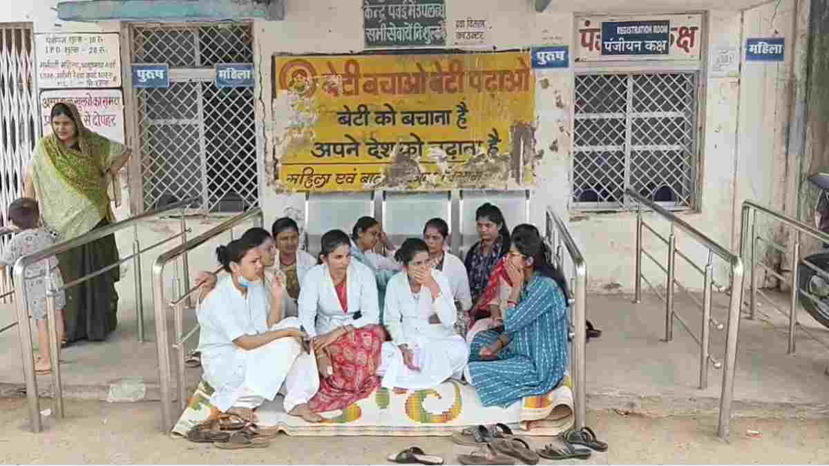 महिला नर्सिंग ऑफिसर को सफाई कर्मी ने जड़ा थप्पड़, मचा बवाल, जानिए विवाद की क्या थी वजह?