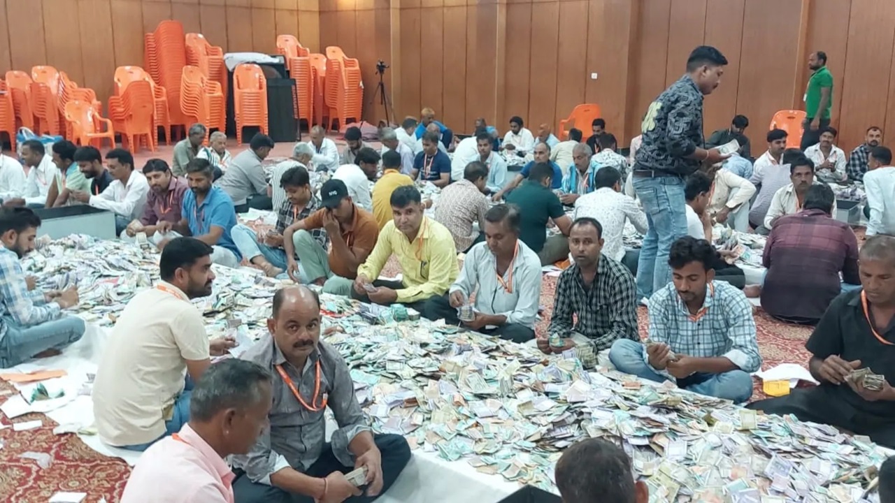 Sanwaliya Seth Temple: सांवलिया सेठ के दरबार में टूटा रिकॉर्ड, 38.23 करोड़ रुपये का चढ़ावा, 1.138 किलो सोना और 103 किलो चांदी भी मिली