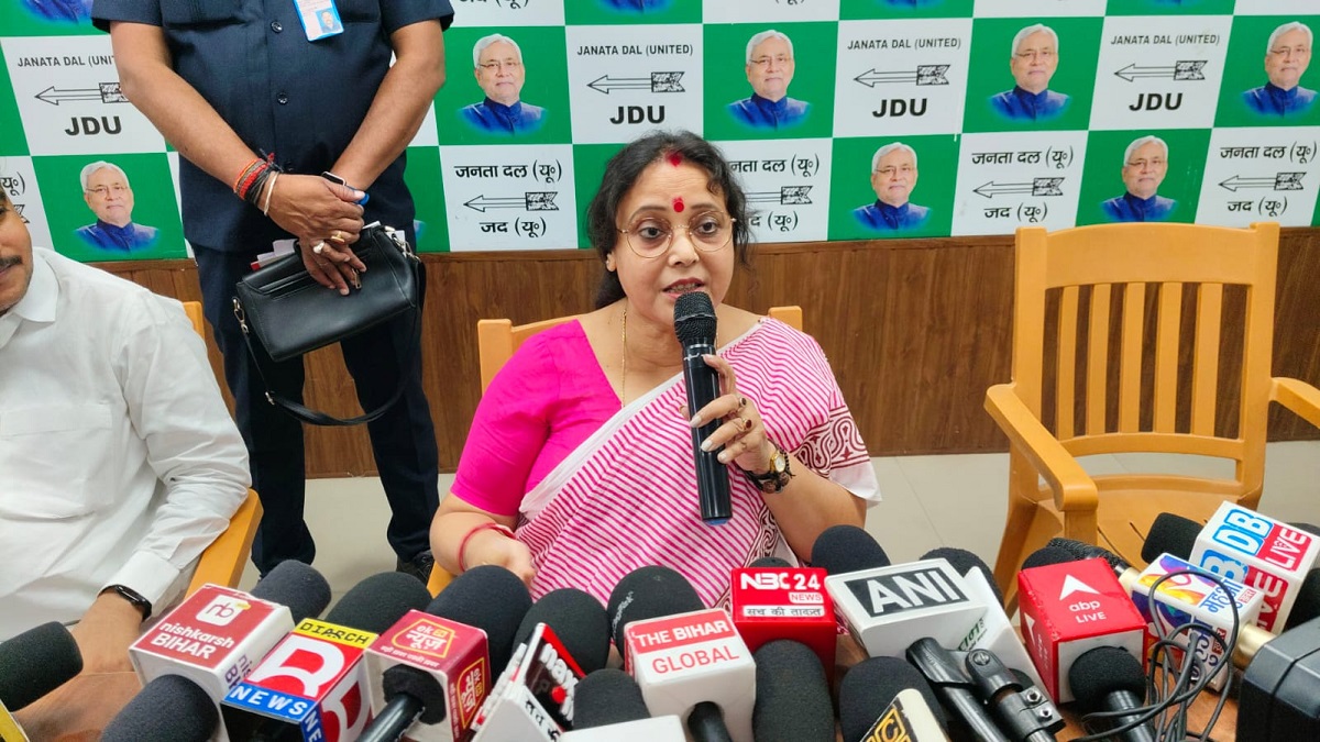 ‘प्रशांत किशोर की वैल्यू मत बढ़ाइए’, नीरज सिन्हा को बेकार बताने पर शीला मंडल का तगड़ा पलटवार