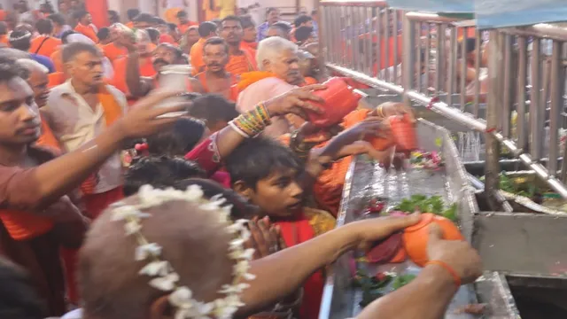 Sawan 2026: सावन का शुभारंभ, बाबा बैद्यनाथ धाम में उमड़ा आस्था का सैलाब, रात से ही जलाभिषेक के लिए लगी श्रद्धालुओं की कतार