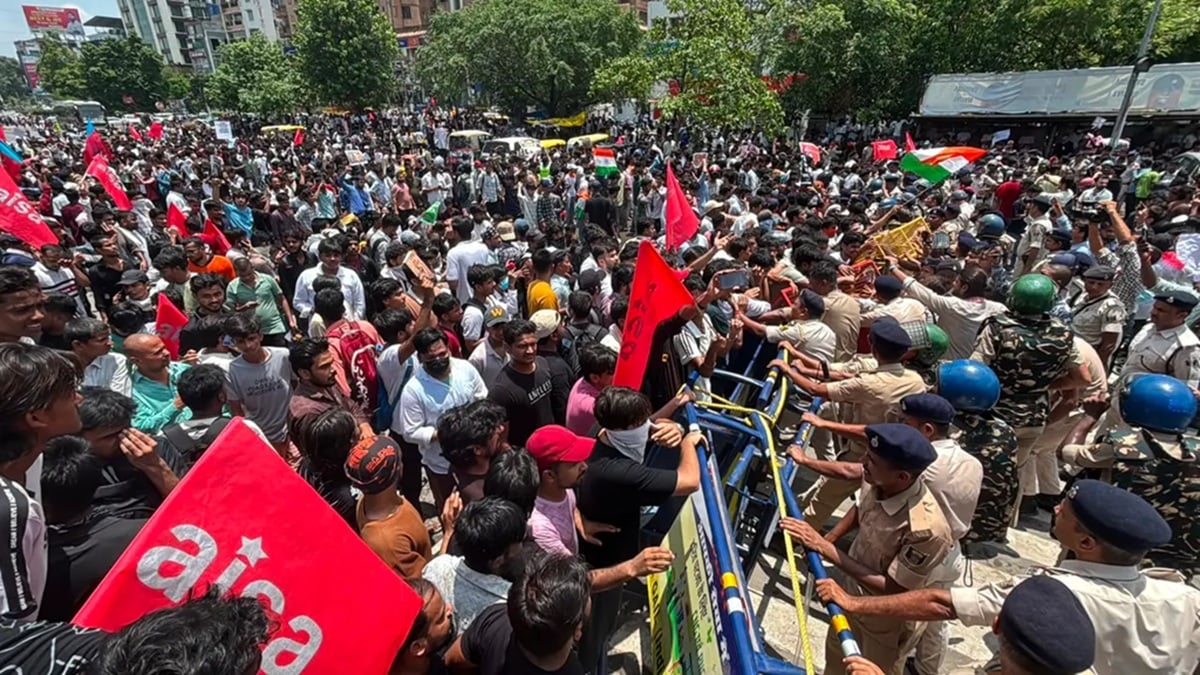 Patna Student Protest: पटना पुलिस का बड़ा एक्शन, 500 के खिलाफ FIR दर्ज, 40 से अधिक गिरफ्तार!