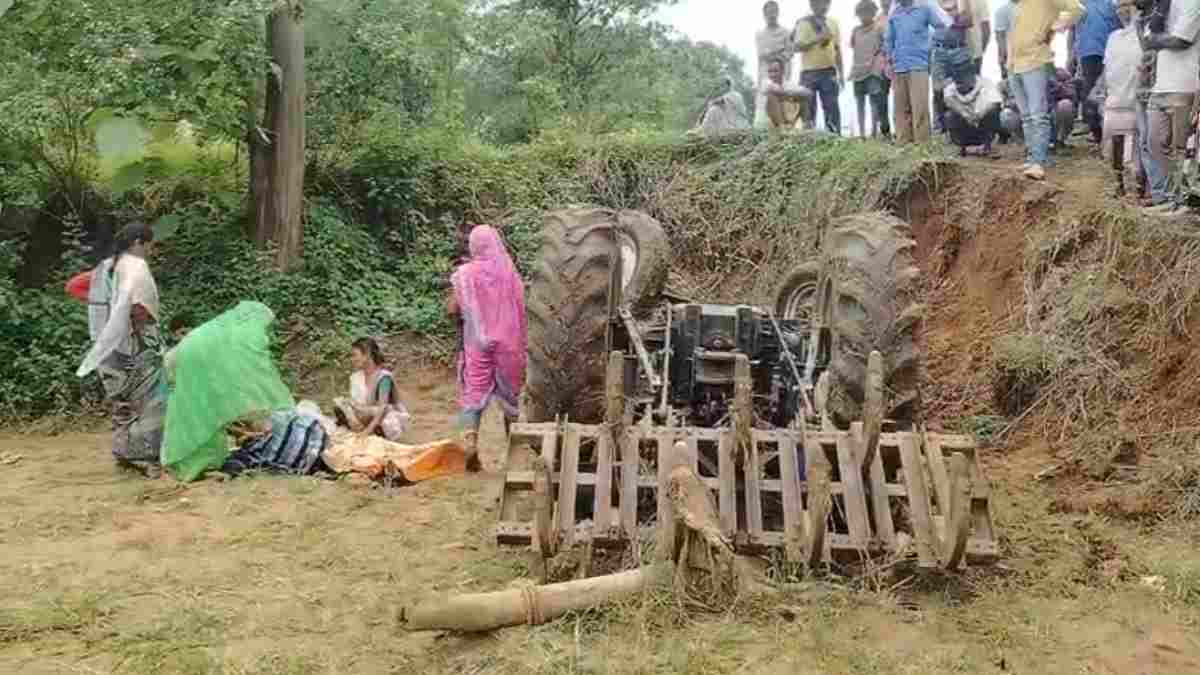 खेत में जुताई के दौरान पलटा ट्रैक्टर: चालक की दबने से मौके पर मौत, परिवार में पसरा मातम   