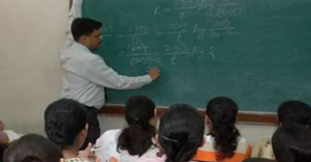 वापस स्कूल लौटेंगे 213 शिक्षक: प्रदेश के 16 जिलों के DEO को निर्देश जारी, इन कार्यालयों में थे अटैच