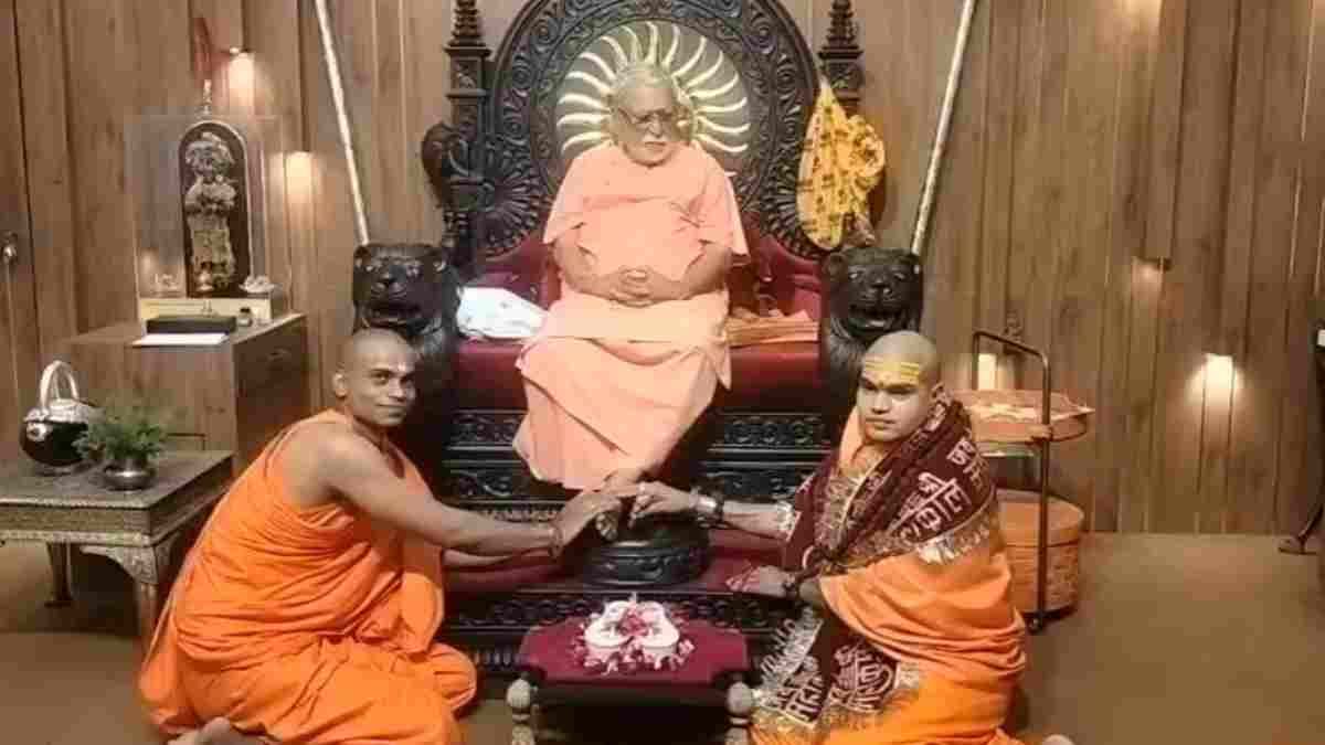 नौकरी, कारोबार और सांसारिक जीवन का त्याग: गुरु पूर्णिमा पर दो युवाओं ने अपनाया संन्यास,  इंजीनियर और कारोबारी की विधि-विधान से हुई दीक्षा
