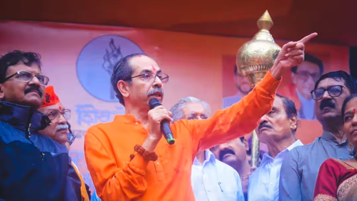 ‘उद्धव ठाकरे RSS मुख्यालय जाकर शुद्ध होंगे…,’ उद्धव के नागपुर दौरे पर सियासी घमासान