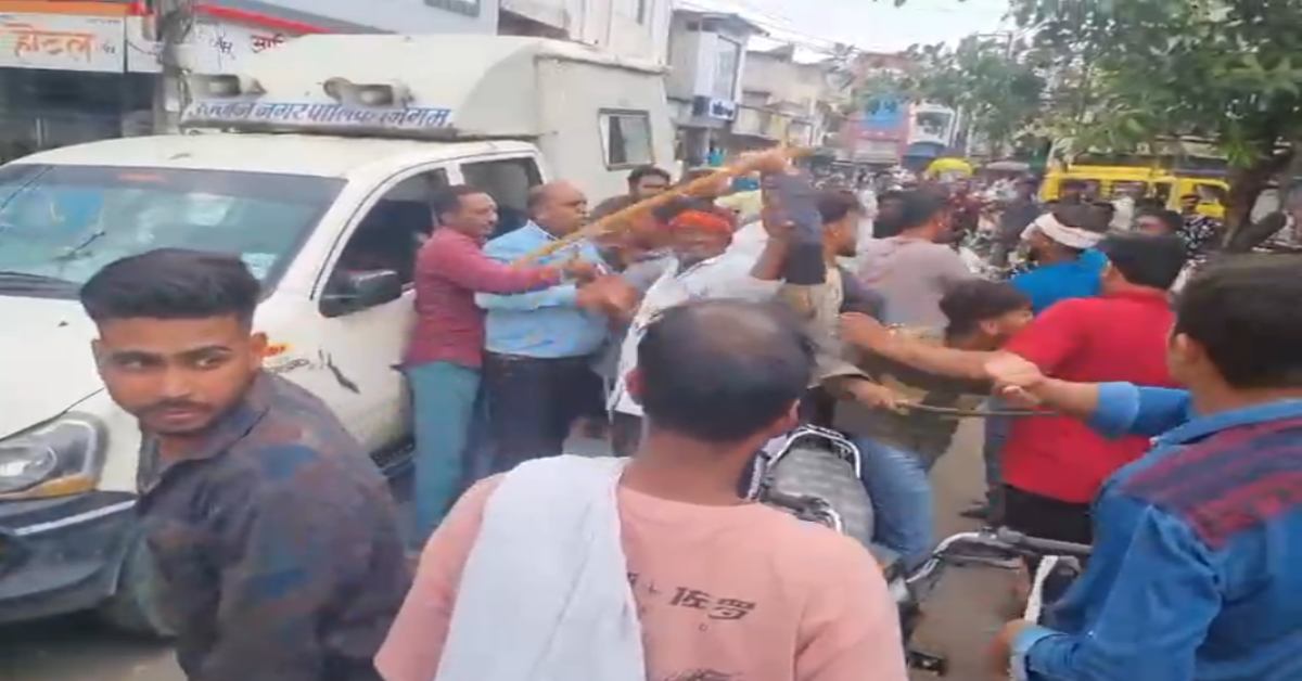 निगम टीम और पशुपालकों के बीच मारपीट: जमकर चले लाठी-डंडे चले, वीडियो वायरल