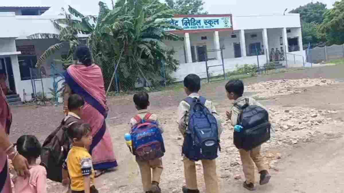 उज्जैन में रविवार को खुलेंगे स्कूल: सोमवार को रहेगा अवकाश, महाकाल की सवारी की वजह से लिया फैसला