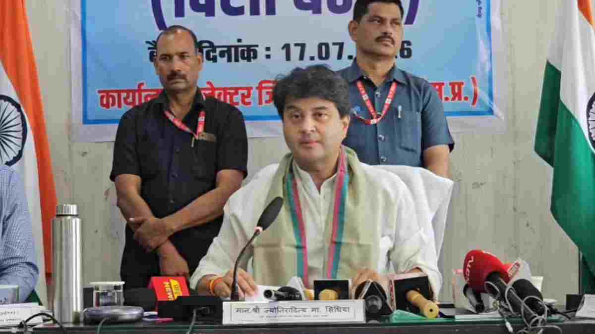 केंद्रीय मंत्री ज्योतिरादित्य सिंधिया का बड़ा ऐलान, अशोकनगर में 2,592 युवाओं को मिलेगा रोजगार, फेज-2 में 6 करोड़ से बनेगा 2,000-सीटर कॉल सेंटर
