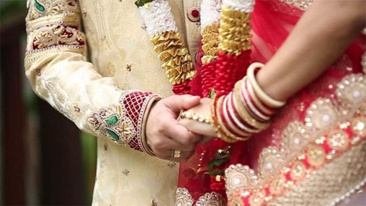 शादी के 12 दिन बाद दुल्हन फरार: पहली शादी छिपाने के लिए आधार कार्ड में किया खेल, दूल्हे से ठगे 4 लाख