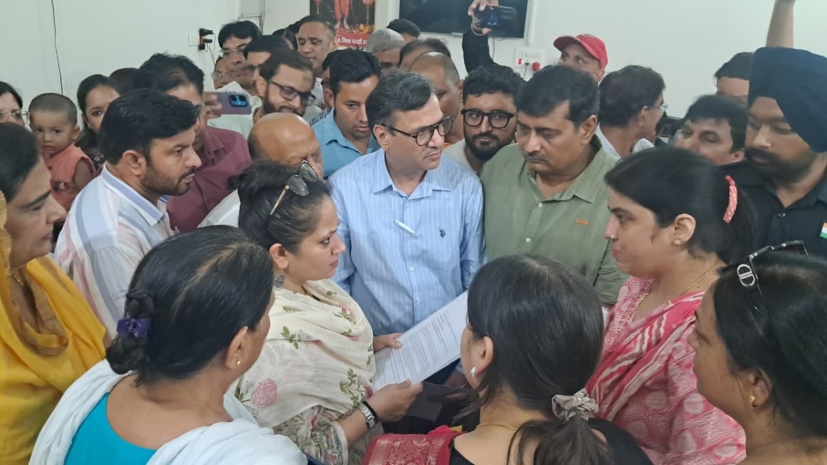 नीमा ने खोला मोर्चा, स्वास्थ्य मंत्री को सौंपा ज्ञापन; प्रशासनिक आदेश से अधिकार छीनने का आरोप