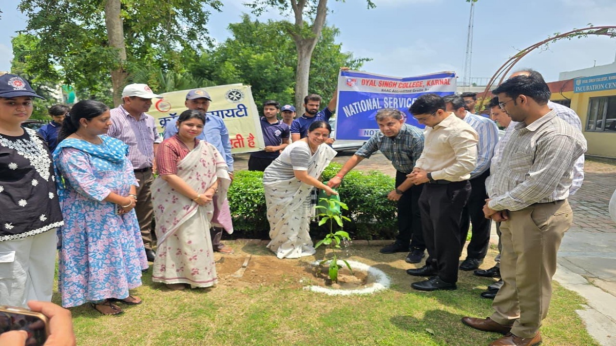 वन महोत्सव: करनाल में कॉलेज परिसर से हुई सात दिवसीय पौधारोपण अभियान की शुरुआत