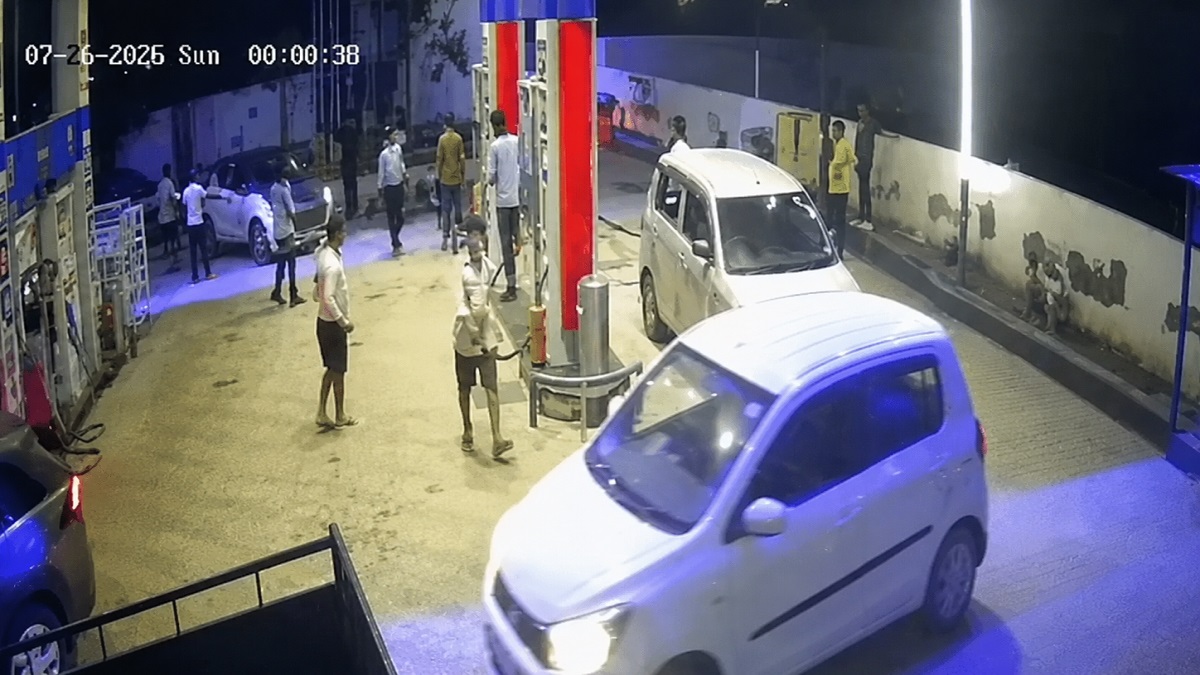 विधायक के पंप पर सरेआम खूनी खेल, लाठी-डंडों से लैस बदमाशों ने बरपाया कहर