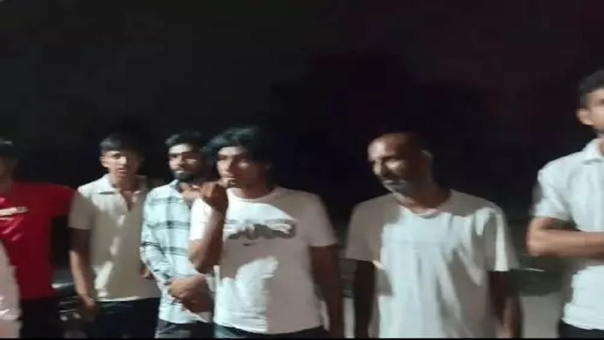 पानी के लिए रातभर सड़कों पर उतरे ग्रामीण, अधिकारियों को दी बड़ी चेतावनी